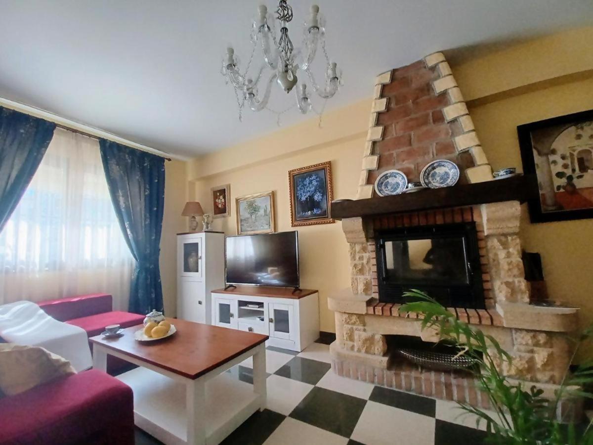 Tipica Casa En Frigiliana Con Patio Y Terraza Apartment Bagian luar foto